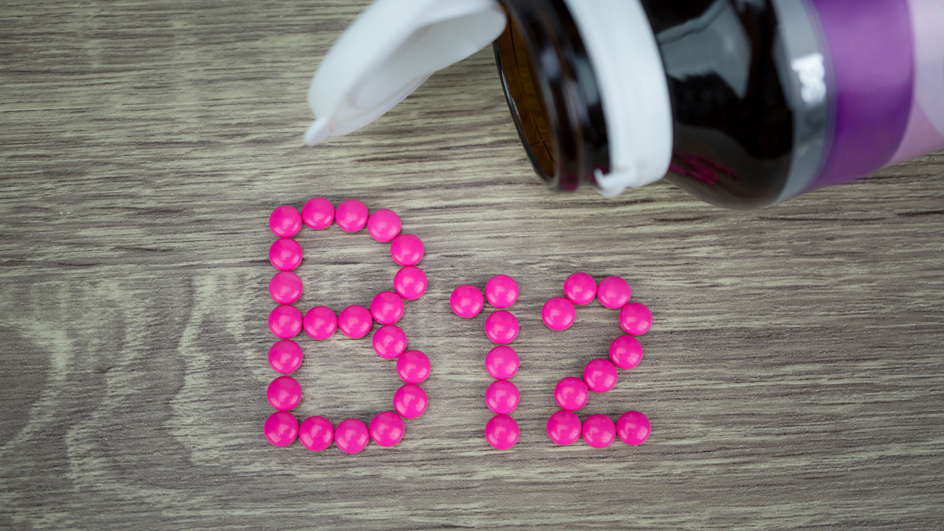 Para que serve a vitamina B12 e quais sintomas da sua falta ou excesso